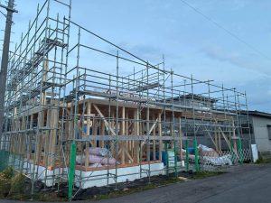 【弘前モデルハウス進捗】ついに建物のカタチが！足場組みから「建て方」スタートへ！