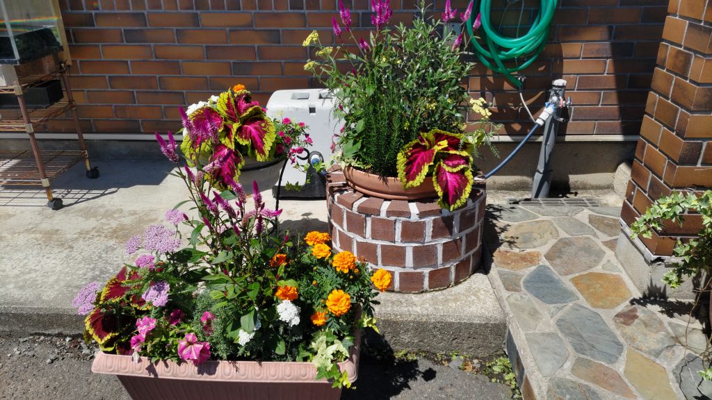 事務所前の花壇｜岩手南店