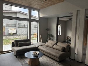 【弘前モデルハウス進捗】ついに足場が解体！＆家具の搬入が完了いたしました！